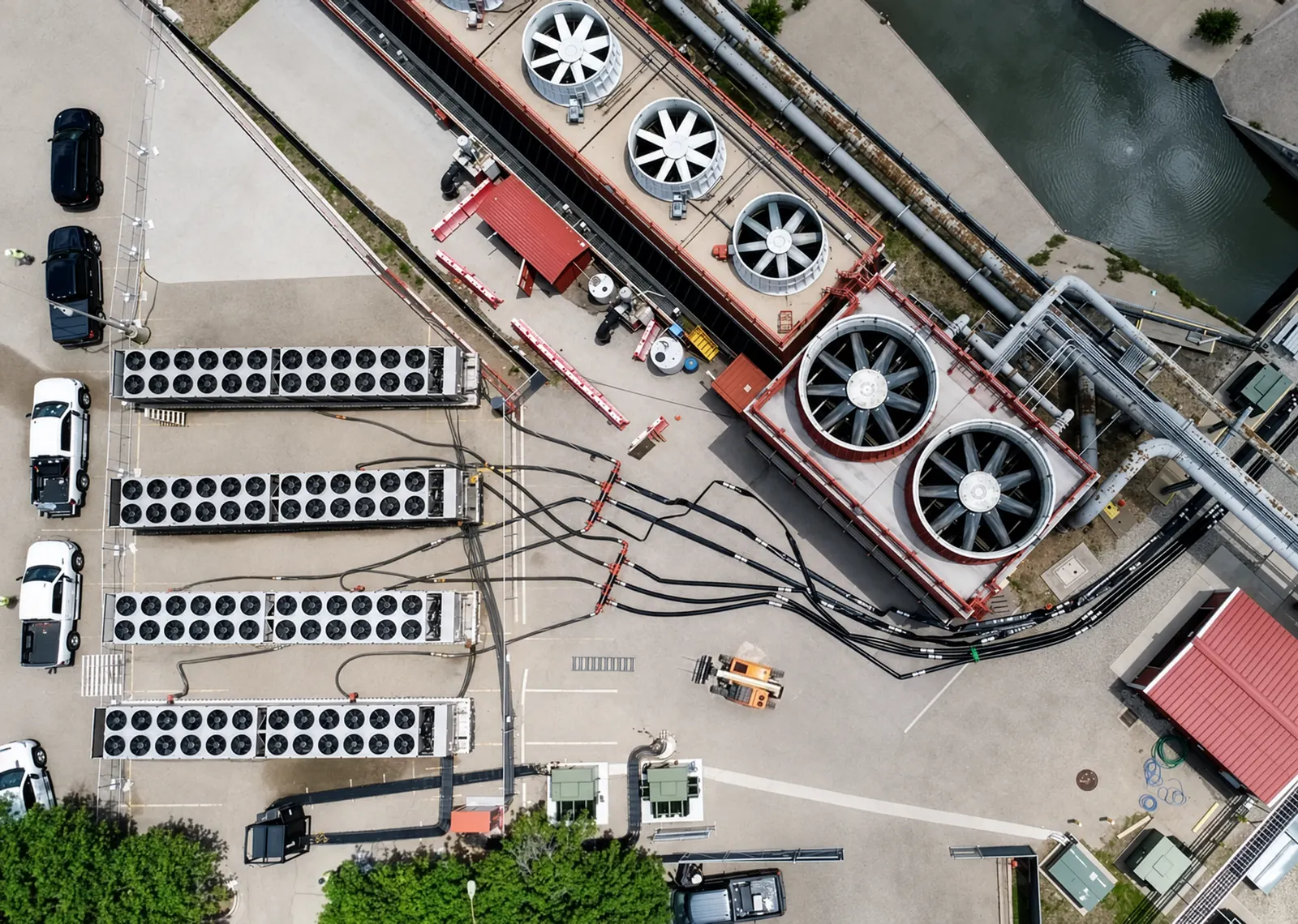 Aerial view of Mobile Air temporary cooling equipment installed at a data center